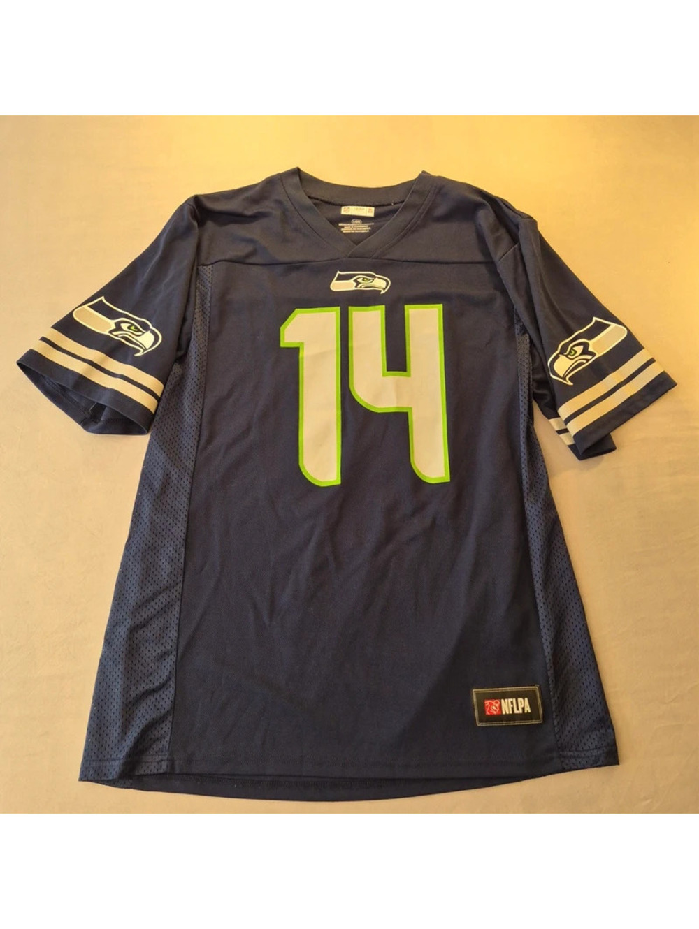 Seahawks Jersey Mens large Metcalf